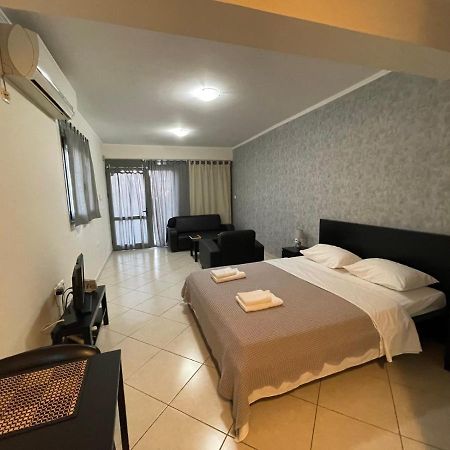 Avr Airport Deluxe Suites 4 Markopoulo Mesogaias Экстерьер фото