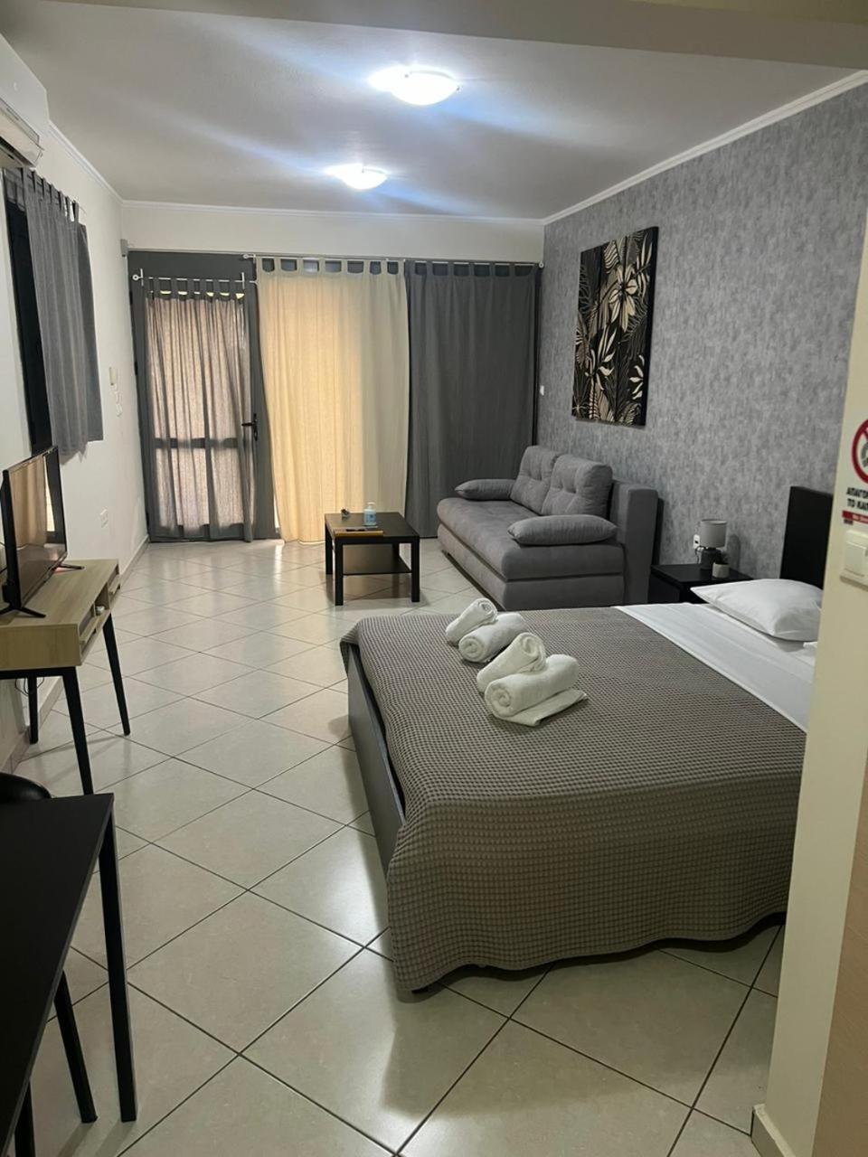 Avr Airport Deluxe Suites 4 Markopoulo Mesogaias Экстерьер фото